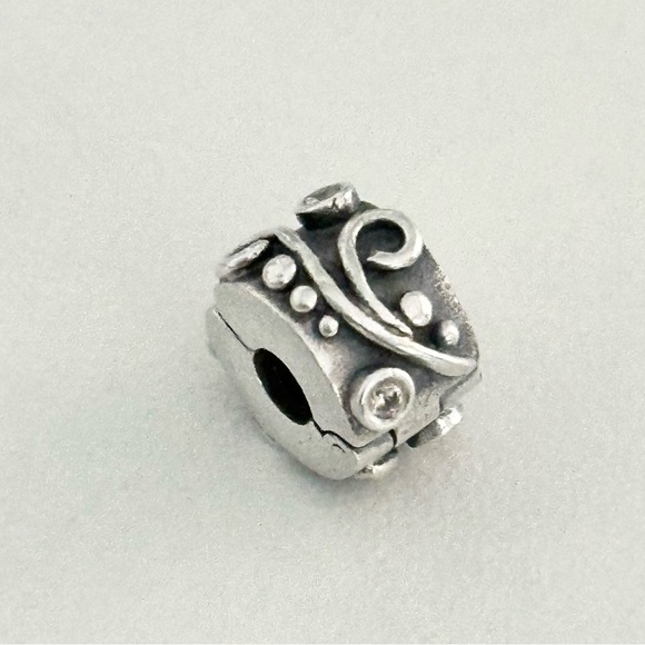 Pandora Sterling Silver Clear CZ Tendril Swirl Clip Rare Retired Bead Charm - Picture 1 of 6